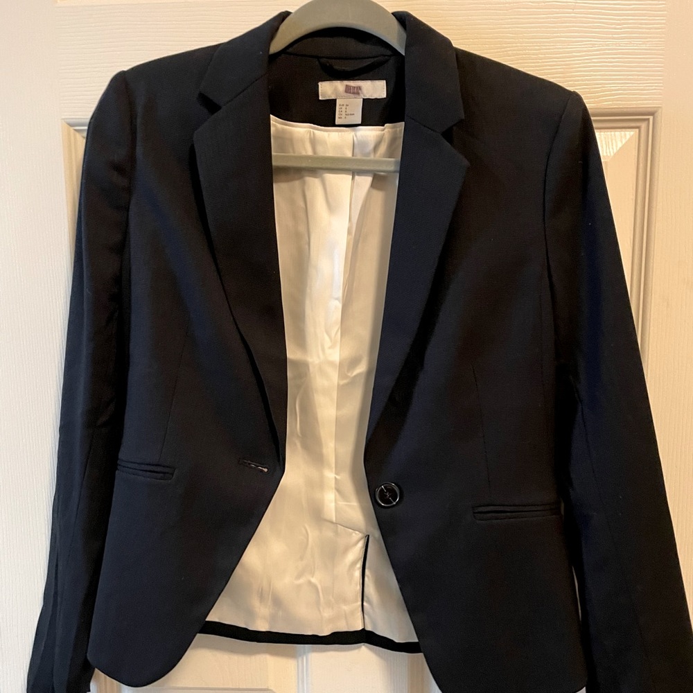 New Blazer, size 6